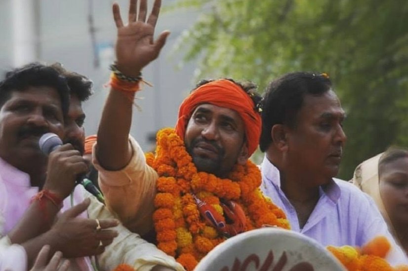 बात दिनेश लाल यादव उर्फ निरहुआ की करें तो वह दूसरे प्रयास में संसद पहुंचने में कामयाब हुए हैं। 2019 में वह अखिलेश यादव से हारे तो 2022 के उपचुनाव में अखिलेश के भाई धर्मेंद्र यादव को हरा संसद पहुंच गए।