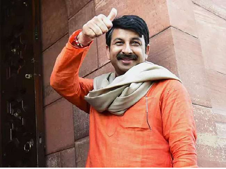 तीनों दोस्तों में सबसे पहले संसद पहुंचने वाले शख्स हैं मनोज तिवारी। वह 2014 में बीजेपी के टिकट पर उत्तर पूर्वी दिल्ली से सांसद चुने गए। 2019 में भी वह यहीं से जीतकर संसद पहुंचे। (यह भी पढ़ें- निरहुआ, मनोज तिवारी और रवि किशन: तीनों दोस्त लग्जरी गाड़ियों के शौकीन, जानिए किसके पास कौन सी कार)
