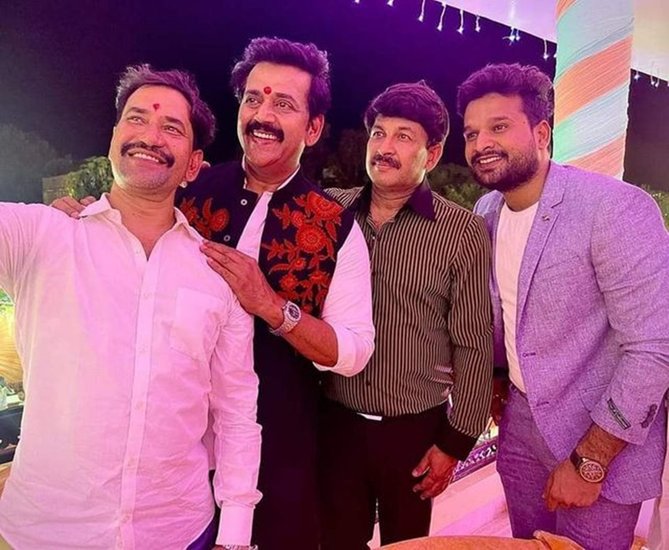 भोजपुरी सिने जगत से राजनीति में आने वाले दिनेश लाल यादव अपने प्रतिद्वंदी धर्मेंद्र यादव से संपत्ति के मामले में काफी पीछे हैं।