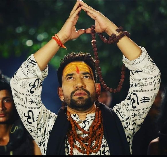 2019 में लोकसभा चुनाव के दौरान निरहुआ ने जो हलफनामा चुनाव आयोग को दिया था उसमें बताया था कि उनके पास करीब 5 करोड़ 93 लाख रुपये की कुल संपत्ति है। 