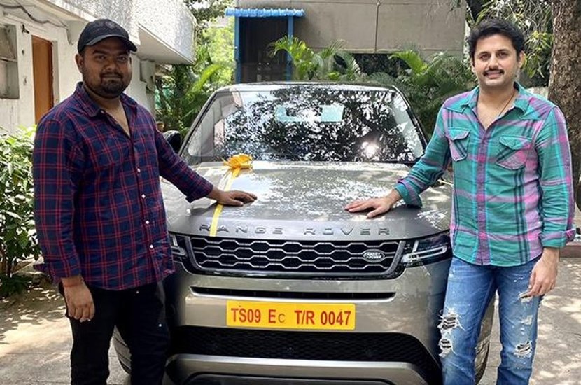 साउथ स्टार नितिन ने अपनी फिल्म भीष्म के हिट होने पर डायरेक्टर वेंकी कुडूमुला को गिफ्ट में रेंज रोवर कार दी थी। 
