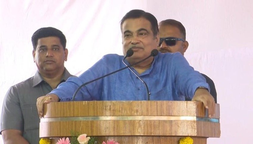 सड़क परिवहन और राजमार्ग मंत्री नितिन गडकरी 1.7 मिलियन फॉलोअर्स हैं। वह खुद महज 5 लोगों को ही फॉलो करते हैं। इनमें प्रधानमंत्री नरेंद्र मोदी और गृहमंत्री अमित शाह समेत बाकी तीन अकाउंट बीजेपी पार्टी के हैं। (Photo: Nitin Gadkari Instagram)  (यह भी पढ़ें: देश के बड़े घोटालों और धोखाधड़ी पर बनी हैं ये वेब सीरीज और फिल्में, OTT पर कर सकते हैं स्ट्रीम)