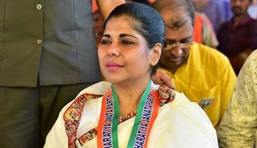 Bharti Ghosh: भारती घोष भी बीजेपी की नेशनल स्पोक्सपर्सन हैं। राजनीति में आने से पहले भारती घोष आईपीएस अधिकारी थीं। उन्होंने सालों तक नक्सलियों से लड़ाई लड़ी है। (यह भी पढ़ें- किसी ने मुसलमान तो किसी ने महात्मा गांधी पर दिया विवादित बयान, नूपुर शर्मा से पहले बिगड़े BJP की इन महिला नेताओं के बोल)