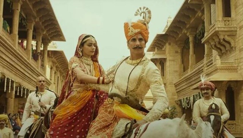 इस साल के 6 महीने गुजर चुके हैं और बॉलीवुड के बड़े-बड़े स्टार्स हिट फिल्मों के लिए तरस गए हैं। अमिताभ बच्चन से लेकर अक्षय कुमार तक की फिल्में बॉक्स ऑफिस पर पानी मांग गई हैं। बॉलीवुड की सिर्फ द कश्मीर फाइल्स और भूल भुल्लैया 2 ही ऐसी फिल्में रही हैं जिन्होंने बॉक्स ऑफिस पर ना सिर्फ अच्छी कमाई की है बल्कि दर्शकों को भी खूब पसंद आई हैं। हाल ही की बात करें तो अक्षय कुमार (Akshay Kumar) की फिल्म 'सम्राट पृथ्वीराज' (Samrat Prthviraj) भी कमाल नहीं दिखा सकी है। 
