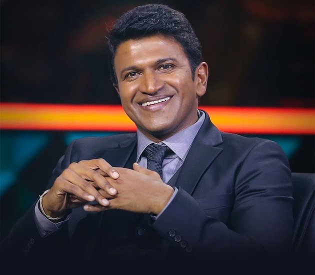 दिवंगत अभिनेता पुनीत राजकुमार भी कई बच्चों की शिक्षा का खर्च उठाते थे। वह अनाथालय और गौशाला का खर्च भी उठाते थे। यहां तक की उनकी मौत के बाद उनकी आंखें डोनेट करके चार लोगों को नई जिंदगी मिली थी। (All Photos: Social Media)