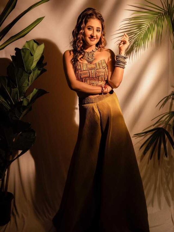 RASHAMI DESAI IN ETHNIC LOOK