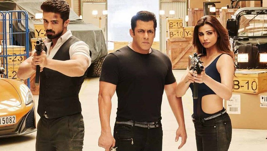 इस लिस्ट में सलमान खान की दूसरी फिल्म 'रेस' 3 भी है। बड़ी स्टारकास्ट को लेकर बनाई गई यह फिल्म केवल&nbsp;1.9 की रेटिंग ही पा सकी थी।&nbsp;