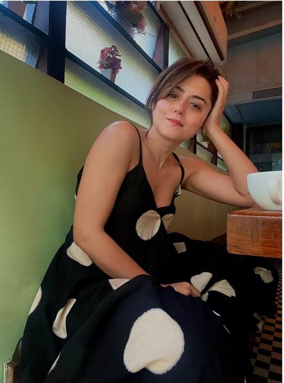 टीवी एक्ट्रेस रिद्धि डोगरा ने यह खुलासा किया था कि टीवी एक्ट्रेस होने के चलते उन्हें कई बार अन्य प्रोजेक्ट्स के लिए रिजेक्ट कर दिया गया। हर बार यह कहा गया कि वह टीवी एक्ट्रेस हैं और कई तरह के रोल कर चुकी हैं। 