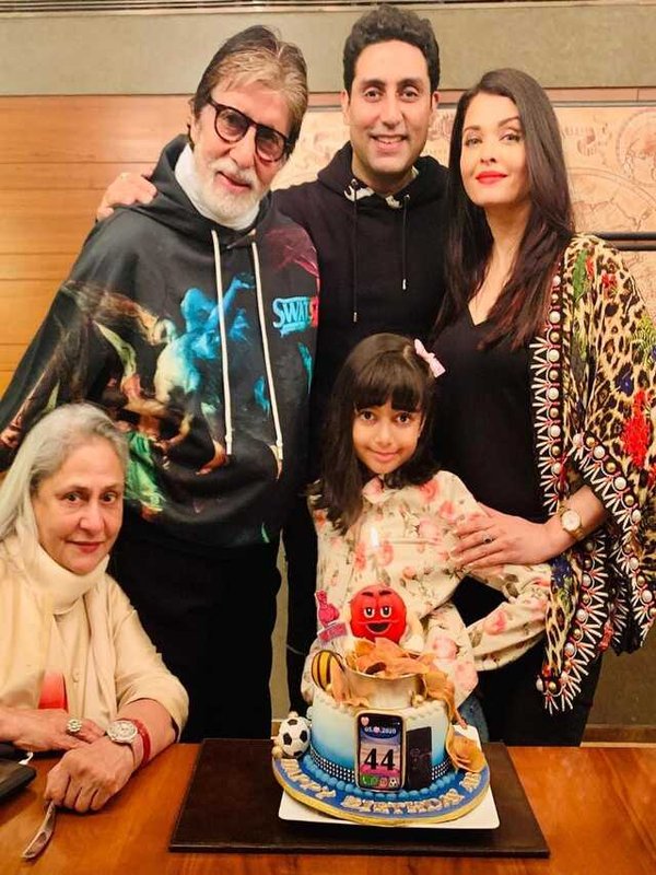 STARS LIVING WITH THEIR FAMILY