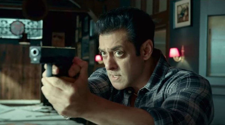 सलमान खान की भी आखिरी दोनों फिल्में 'अंतिम' और 'राधे' फ्लॉप रही हैं। 2019 में आई 'दबंग 3' सेमी हिट रही थी। 