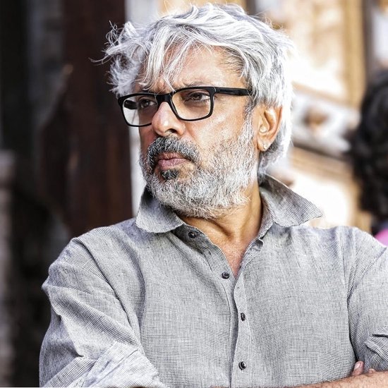 मशहूर डायरेक्टर संजय लीला भंसाली ने अपनी ड्रीम डेट पर माधुरी दीक्षित का नाम लिया था। भंसाली ने कहा था कि वह माधुरी दीक्षित को डेट करना चाहते हैं। (Photo: Bhansali Productions Instagram) (यह भी पढ़ें: इस खूबसूरत जगह पर हनीमून मनाने पहुंचे हैं नयनतारा और विग्नेश, तस्वीरों में देखिए कपल का रोमांटिक अंदाज)