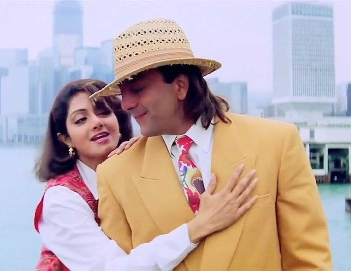 Sanjay Dutt Vs Sridevi: संजय दत्त बॉलीवुड के सुपरस्टार एक्टर रहे हैं। उनकी फैन फॉलोइंग भी बहुत तगड़ी है। संजय दत्त ने अपने अभिनय से जहां करोड़ों के दिल जीते वहीं कुछ मौकौं पर अपनी हरकतों से लोगों संग रिश्ते भी खराब किया। ऐसा ही एक नाम है दिवंगत अभिनेत्री श्रीदेवी का। एक बार नशे की हालत में संजय दत्त श्रीदेवी के कमरे में पहुंच गए थे।