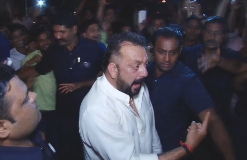 मीडिया रिपोर्ट्स के मुताबिक श्रीदेवी ने इस दिन तय कर लिया था कि वह संजय दत्त के साथ कभी काम नहीं करेंगी। हालांकि सालों बाद दोनों फिल्म गुमराह में साथ नजर आए थे।