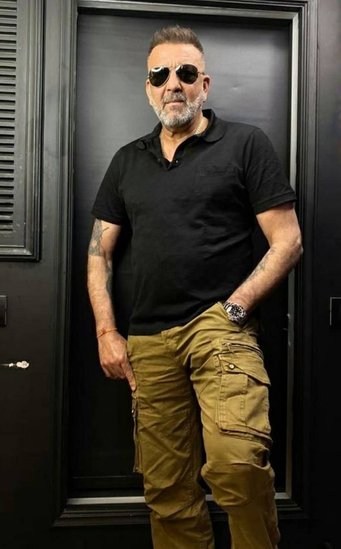 उन्होंने कहा कि दर्शक भी मेरे ऐसे किरदारों को काफी प्यार देते हैं जिसकी वजह से इन किरदारों में दिलचस्पी और बढ़ती जा रही है।  (Photo: Sanjay Dutt Instagram) (यह भी पढ़ें: Shamshera में रणबीर कपूर से पहले ये एक्टर्स भी पर्दे पर बने डाकू, जानिए किसकी फिल्म पिटी और किसकी हुई हिट)