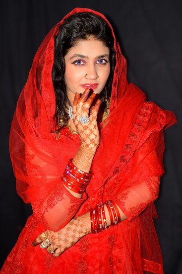 गोरी नागोरी भी हरियाणा का चर्चित नाम हैं। वह 9 साल की उम्र से स्टेज पर डांस कर रही हैं। उन्हें हरियाणा की शकीरा भी कहा जाता है।