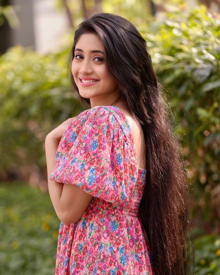 एक्ट्रेस शिवांगी जोशी (Shivangi Joshi) को टीवी शो 'ये रिश्ता क्या कहलाता है' (Yeh Rishta Kya Kehlata Hai) से पहचान मिली है। इस शो में उनके किरदार को फैंस ने काफी पसंद किया था। हालांकि अब वह इस शो को छोड़ चुकी हैं लेकिन उनके किरदार को लोग आज भी याद करते हैं। अब वह 'खतरों के खिलाड़ी 12' (Khatron ke Khiladi 12) में हिस्सा ले रही हैं। हाल ही में इस शो के कुछ कंटेस्टेंट्स ने पिंकविला को इंटरव्यू दिया है। 