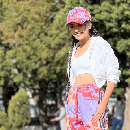 फोटोज शेयर कर शिवांगी ने लिखा- चिंता कम करो और मुस्कुराओ ज्यादा. पछताओ मत, सीखो औऱ आगे बढ़ो।