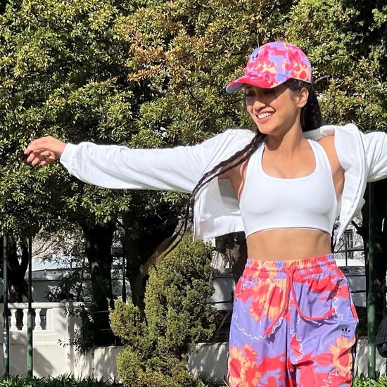 शिवांगी की ये फोटोज उनके फैंस को काफी पसंद आ रही है। फैंस दिल खोलकर उनकी तारीफ कर रहे हैं।