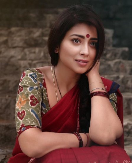 कुछ दिन पहले ही श्रिया गोवा बीच पर फैमिली के साथ हॉलीडे स्पेंड करती हुई भी नजर आई थीं।