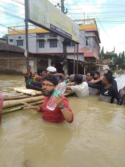 लोगों को पीने के पानी तक के लिए संघर्ष करना पड़ रहा है।