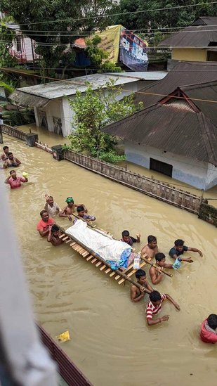 सोशल मीडिया पर वायरल हुई यह तस्वीर वहां के हालातों को बयां करने के लिए काफी हैं।