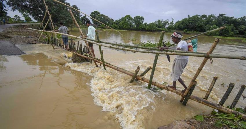 मीडिया रिपोर्ट्स के मुताबिक जिले के बेतकुंडी में बांध टूटने के बाद पानी घुस आने से सिलचर बुरी तरह प्रभावित हुआ है। कहा जा रहा है कि अराजक तत्वों ने यह बांध तोड़ दिया था।