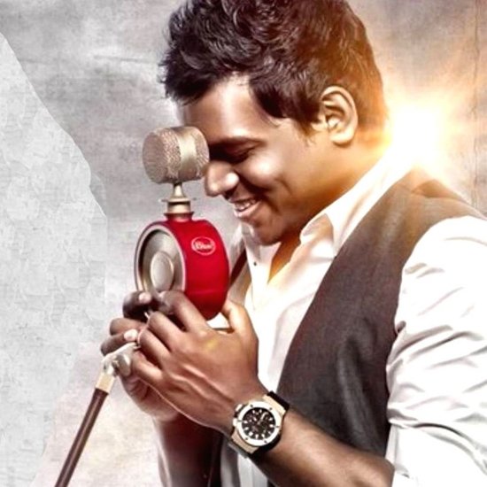 Yuvan Shankar Raja: मशहूर संगीतकार इलैया राजा के बेटे और म्यूजिशियन युवान शंकर राजा ने 2014 में इस्लाम कबूल कर लिया था। युवान ने अपना नाम अब्दुल खालिक कर लिया है। उन्होंने एक इंटरव्यू में बताया था कि उनकी मां के निधन के बाद उनका इस्लाम की तरफ झुकाव बढ़ा और वह इस धर्म के हो गए।