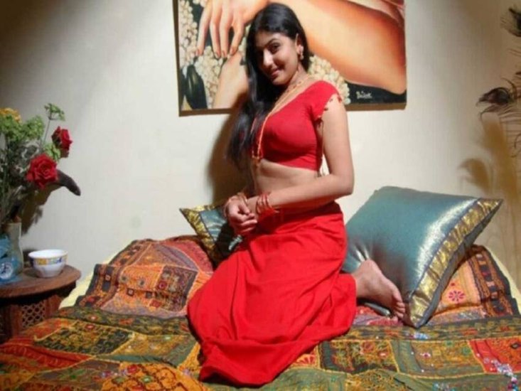 Monica: साउथ की लोकप्रिय एक्ट्रेस मोनिका ने हिंदू धर्म छोड़ इस्लाम कबूल कर लिया था। मुसलमान बनने के बाद मोनिका ने अपना नाम एमजी रहीमा कर लिया। उन्होंने बताया था कि उन्हें इस्लाम की मान्यताएं पसंद आती थीं।