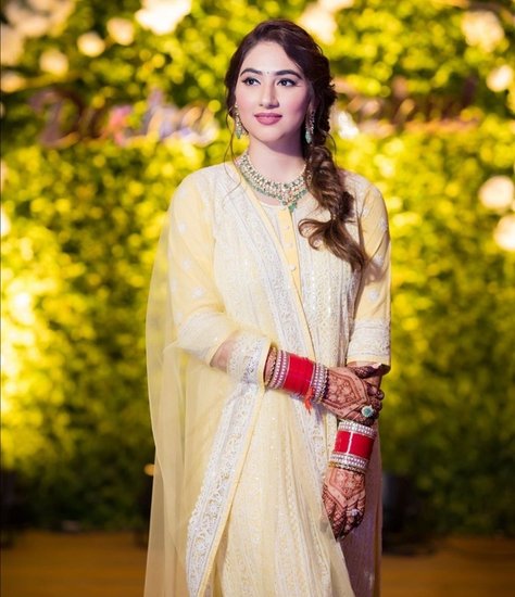 दिशा परमार (Disha Parmar) टीवी की पॉपुलर एक्ट्रेस हैं। दिशा ने साल 2012 में टीवी शो प्यार का दर्द है मीठा मीठा प्यारा प्यारा से अपना डेब्यू किया था। ये शो सुपरहिट था और दिशा को भी इस शो से खूब शोहरत मिली।