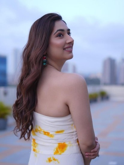 लंबे समय बाद एक बार फिर से दिशा परमार टीवी की दुनिया में कमबैक कर रही हैं। मीडिया रिपोर्ट्स के मुताबिक दिशा परमार बड़े अच्छे लगते हैं -2 में लीड रोल प्ले करेंगी। दिशा से पहले भी टीवी की कई बहुओं ने लंबे समय बाद कमबैक किया। हालांकि इनमें से कई एक्ट्रेसेस का टीवी पर कमबैक सुपरफ्लॉप रहा। आइए जानते हैं ऐसे ही कुछ नाम: