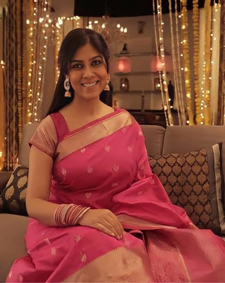 Sakshi Tanwar: कहानी घर घर की में साक्षी तंवर ने पार्वती नाम की आदर्श बहू का किरदार निभाया था। शो के बंद होने के बाद भी साक्षी को उसी किरदार के लिए याद किया जाता रहा है।