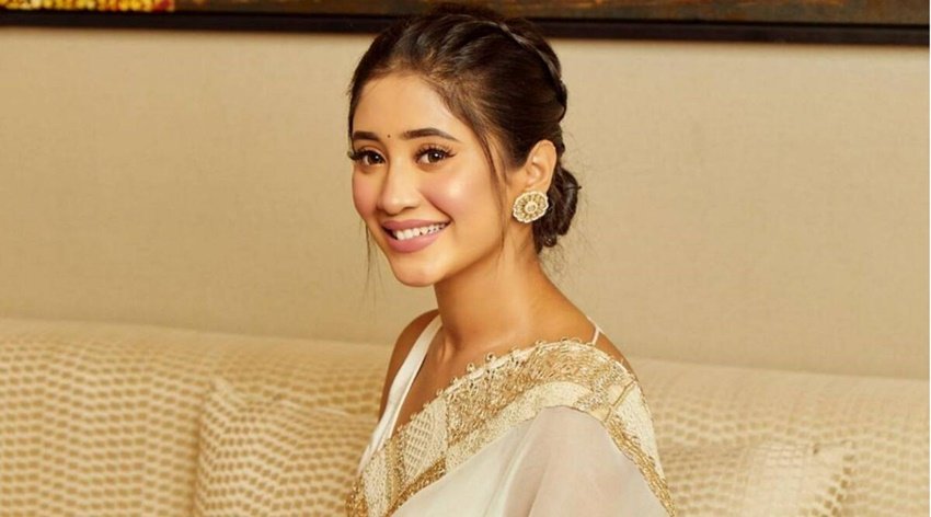 Shivangi Joshi: हिना खान के बाद शिवांगी जोशी ने भी ये रिश्ता क्या कहलाता है से खूब शोहरत बटोरी। अब शिवांगी शो से आउट हो चुकी हैं लेकिन उन्हें उनके किरदार नायरा के लिए खूब याद किया जाता है।