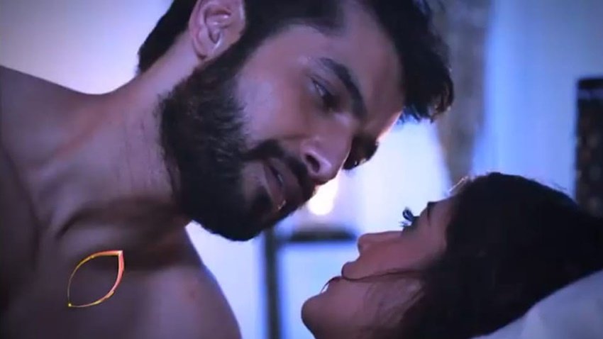 Naagin 6: एकता कपूर ने अपने शो नागिन 6 में सुरभि चंदना और शरद मल्होत्रा के बीच इंटीमेट सीन दिखाया था। यह सीन काफी वायरल हुआ था।