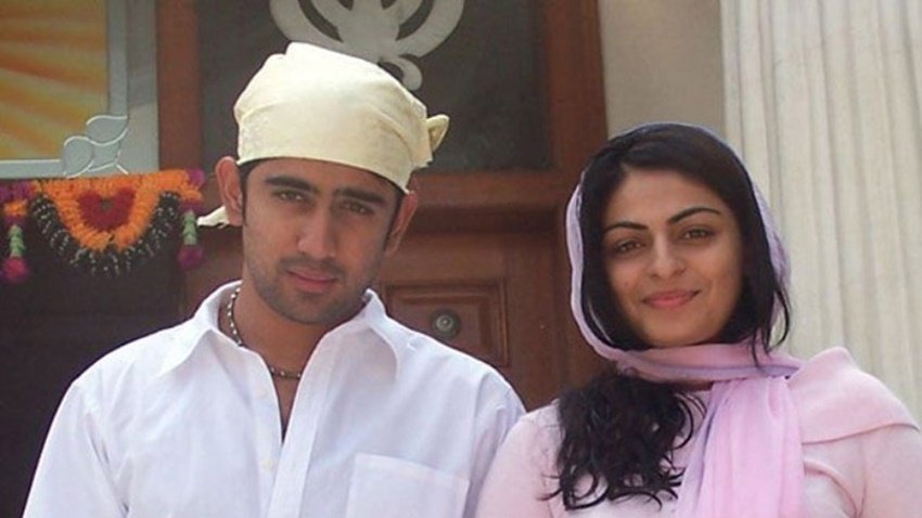 Amit Sadh Neeru Bajwa: अमित साढ लंबे समय तक एक्ट्रेस नीरू बाजवा संग रिलेशनशिप में रहे। बाद में अमित साढ फिल्मों में चले गए। बॉलीवुड में एंट्री के कुछ समय बाद दोनों के ब्रेकअप की खबरों ने फैंस को निराश कर दिया था।