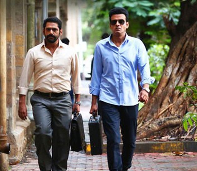 द फैमिली मैन (The Family Man) में मनोज बाजपेयी ने श्रीकांत तिवारी और शारिब हाशमी ने जेके तलपड़े का रोल किया है। इनकी जोड़ी भी खूब पसंद की गई थी। (यह भी पढ़ें: IMDb रेटेड ये हैं 10 बेस्ट क्राइम, थ्रिलर और गैंगस्टर आधारित वेब सीरीज, सभी को मिली है 8 से ऊपर रेटिंग) 