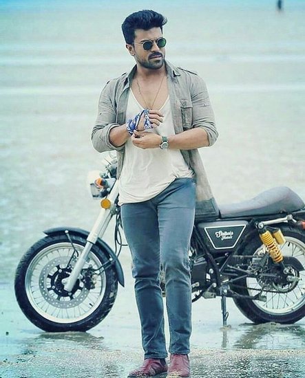 Ram Charan: आरआरआर के साथ रामचरण का नाम भी इस फेहरिस्त में शामिल हो चुका है। उनकी इस फिल्म ने वर्ल्डवाइड करीब 1100 करोड़ की कमाई की है।