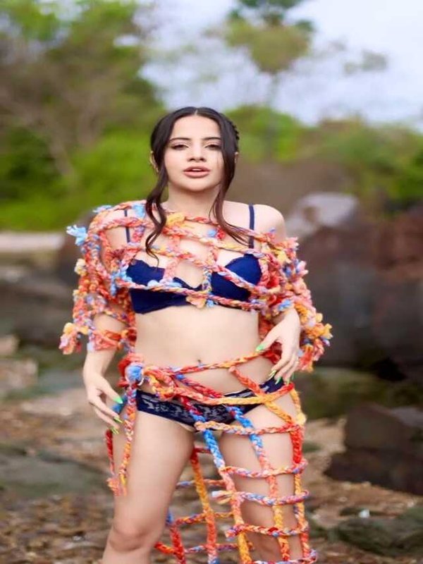 URFI HJAVED IN MULTICOLOUR DORIYAN - NEW EXPERIMENT