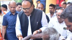 आधार नहीं था इसलिए पांच दिन से बाहर पड़ा रहा मरीज, अस्पताल पर डिप्टी सीएम ब्रजेश पाठक ने मारा छापा तब जाकर नसीब हुआ बेड