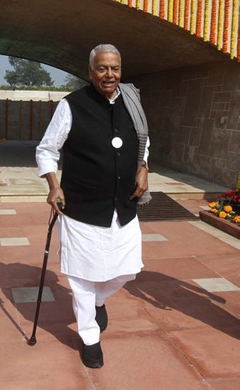 उनसे मेरी कई बार मुलाकात हुई थी और उन्होंने हमेशा मुझे कांग्रेस जॉइन करने को कहा लेकिन मैं कांग्रेस में नहीं जाना चाहता था। 