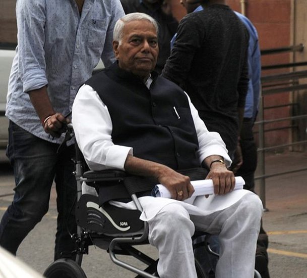 एक बार बीबीसी को दिए इंटरव्यू में उन्होंने बताया था कि कैसे उन्होंने बीजेपी जॉइन की और किन पार्टियों की तरफ से उन्हें ऑफर आ रहे थे। 