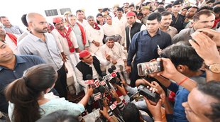 Akhilesh yadav, Javed Pump