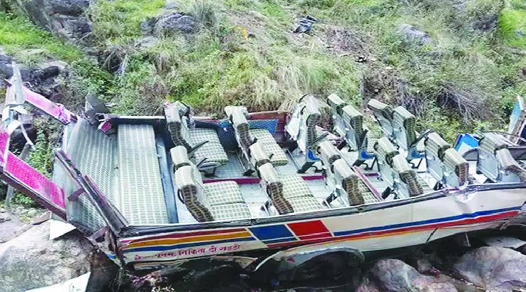 उत्तराखंड: पहाड़ी सड़कों में गड़बड़ियों की पोल-पट्टी खोलते हादसे