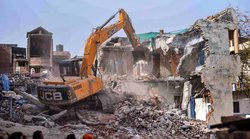 बुलडोजर वाली कार्रवाई पर पूर्व IPS ने कहा- छाती पीटने वाले कुछ उखाड़ पाए, लोगों ने किया ट्रोल