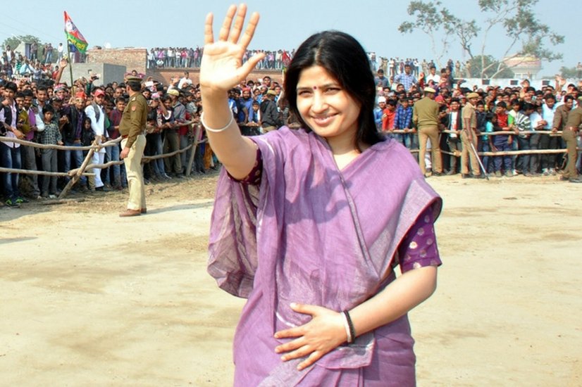 इस बार डिंपल ने इतिहास रच दिया। वह यूपी की पहली ऐसी महिला सांसद बनीं जिसने निर्विरोध चुनाव जीत संसद में कदम रखा।