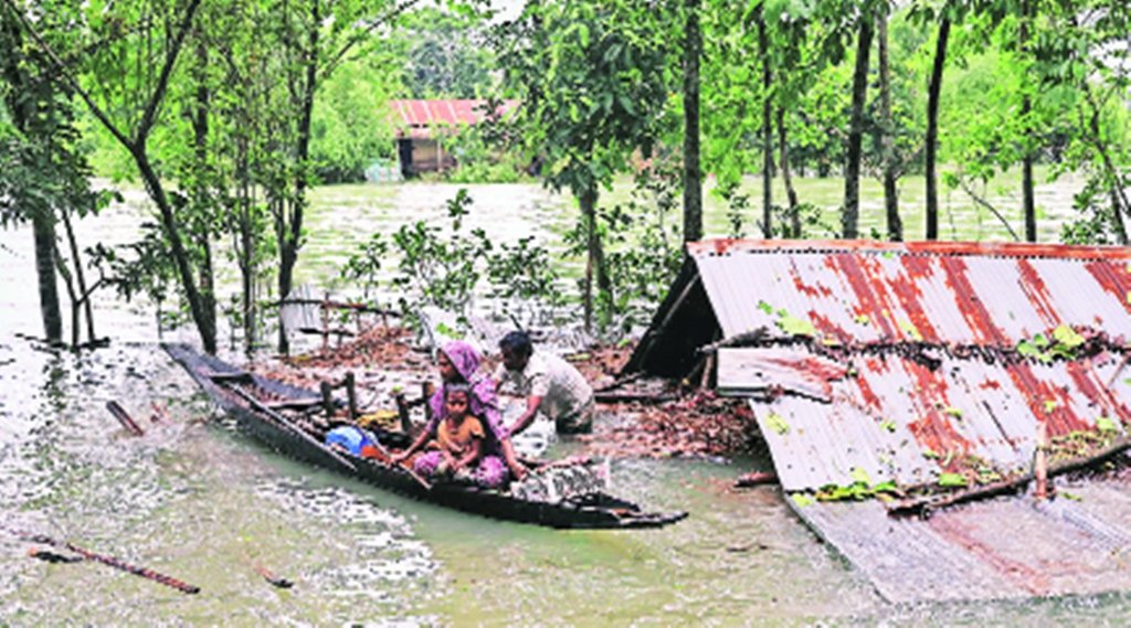 बांग्लादेश में बाढ़ से उपजा खाद्य और पेयजल संकट