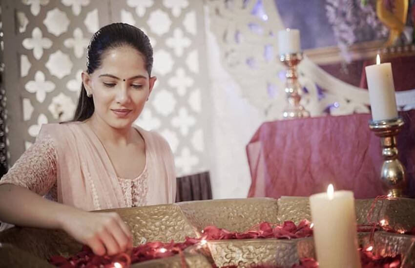 Jaya Kishori New Motivational Quotes: जया किशोरी आज किसी पहचान की मोहताज नहीं हैं। महज 23 साल की उम्र में ही उन्होंने खूब लोकप्रियता हासिल कर ली है। साध्वी जया किशोरी ने खुद को एक सफल मोटिवेशनल स्पीकर के तौर पर भी स्थापित कर लिया है। वह अकसर सोशल मीडिया के माध्यम से भी अपने मोटिवेशनल कोट्स शेयर करती रहती हैं। आइए डालें उनके चंद चर्चित कोट्स पर एक नजर:
