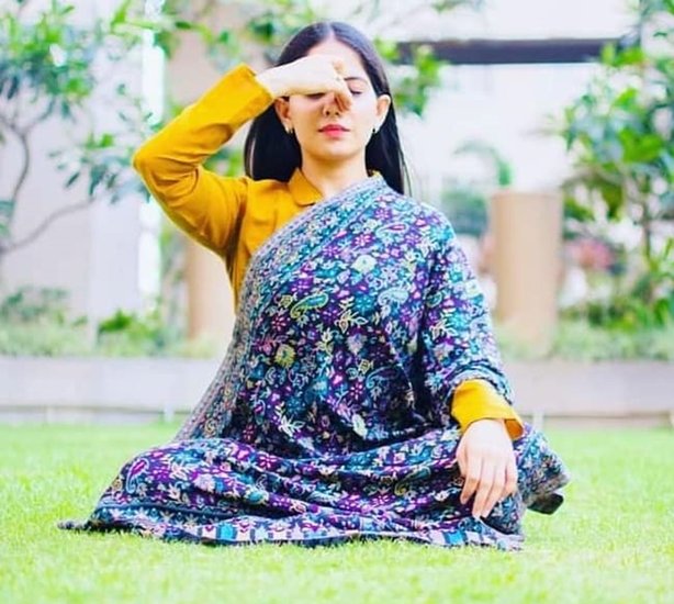 Jaya Kishori : देश की लोकप्रिय कथा वाचिका जया किशोरी की असली नाम जया शर्मा है। जया शर्मा ने फिलहाल शादी नहीं की है लेकिन उनका कहना है कि वह दूसरी लड़कियों की तरह शादी भी करेंगी और मां भी बनेंगी। जया किशोरी एक अच्छी मोटिवेशनल स्पीकर भी हैं। आइए डालते हैं उनके कुछ मोटिवेशनल कोट्स पर एक नजर:
