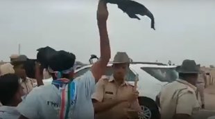 Rajasthan, Gajendra Singh Shekhawat, Union Minister, Black flag, Ink on convoy, NSUI workers, Yog Diwas