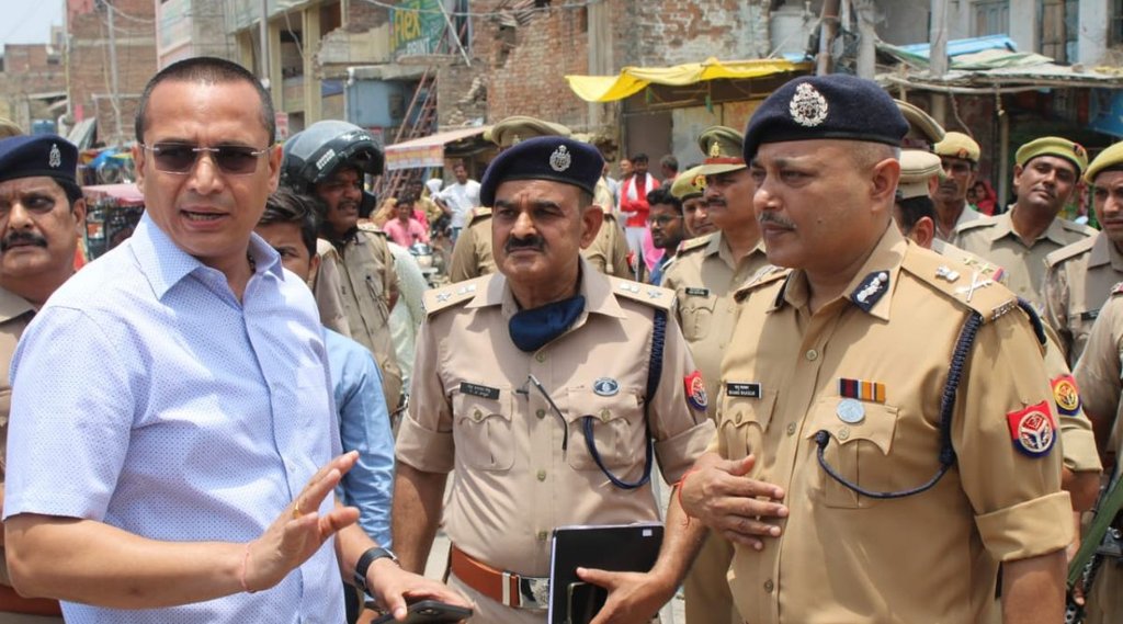 kanpur police | juma namaz | up alert
