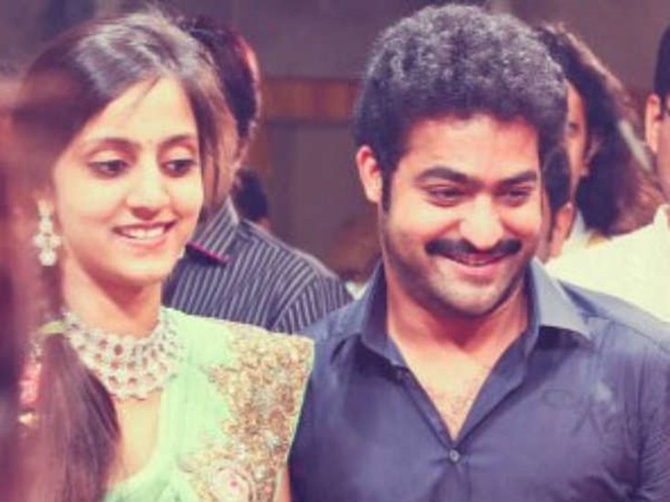 जूनियर एनटीआर पत्नी लक्ष्मी प्रणाति संग हनीमून पर मॉरीशस गए थे।